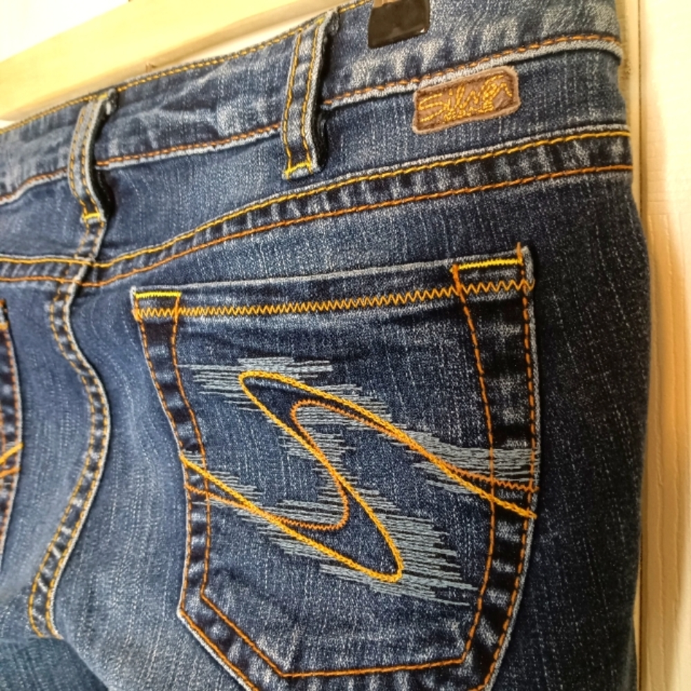 Silver Tuesday Women Jeans 30 33 Boot Cut Embroidered Pockets Dark Wash